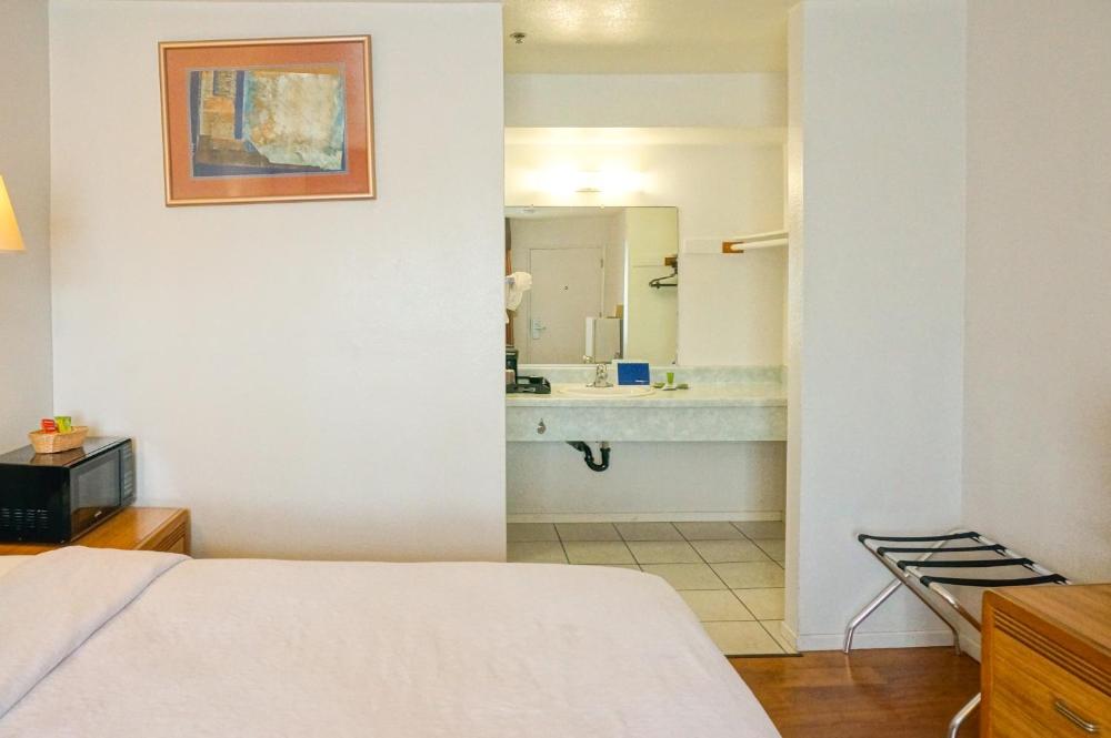 Standard King Room - Non Smoking interior